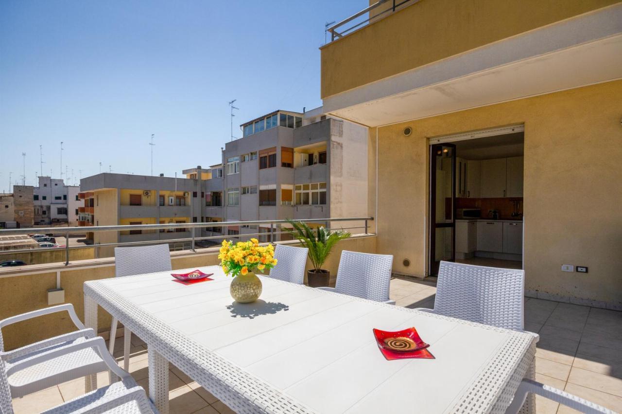 Roomy Apartment With Terrace & Parking Lecce Buitenkant foto